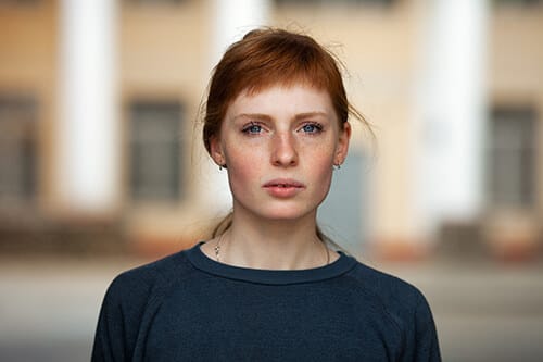 Woman in need of an opioid addiction treatment center