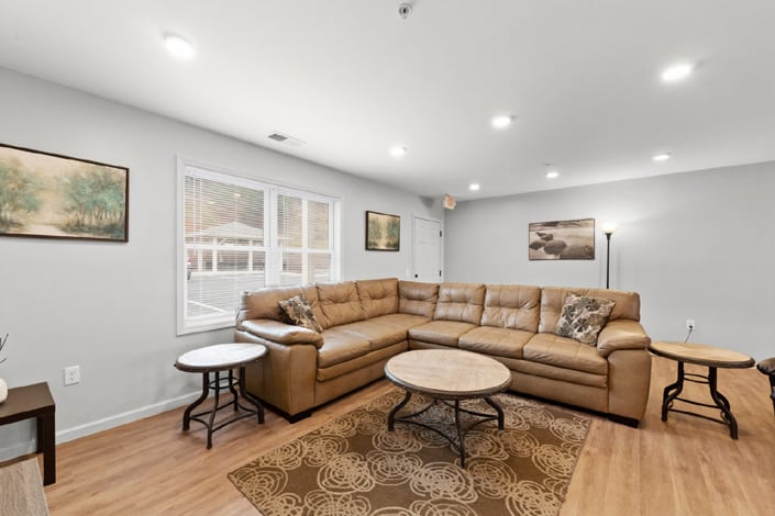 CrestviewLivingRoom_705